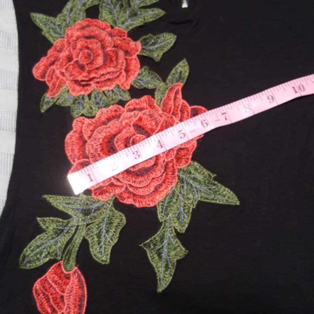 Embroidered Roses top - Picture 4 of 5
